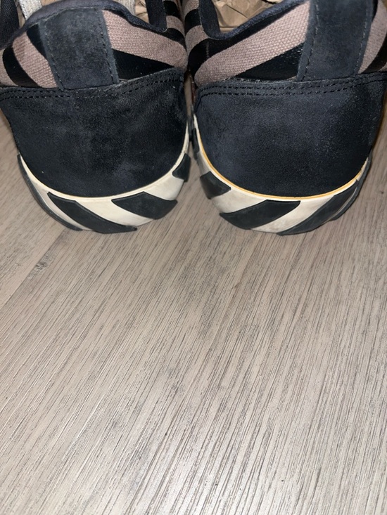 Off-White - Picture 9 of 15